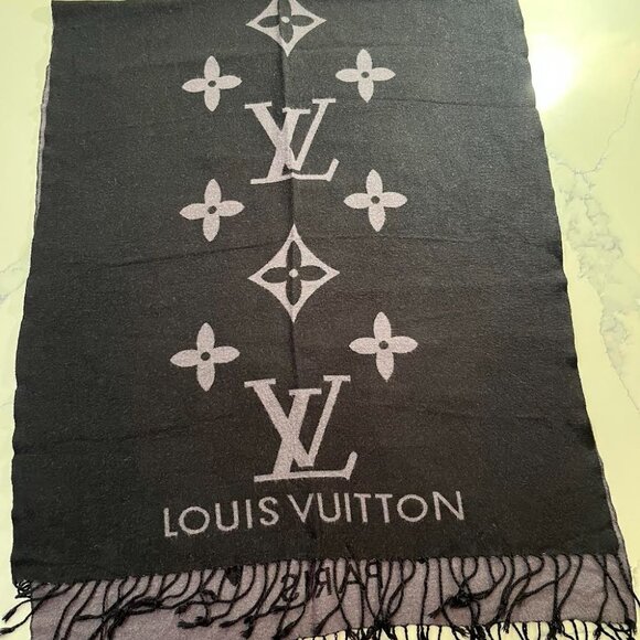 Reversible Scarf with Louis Vuitton-Inspired Monogram – Black & Gray (60×160 cm) - Picture 3 of 9